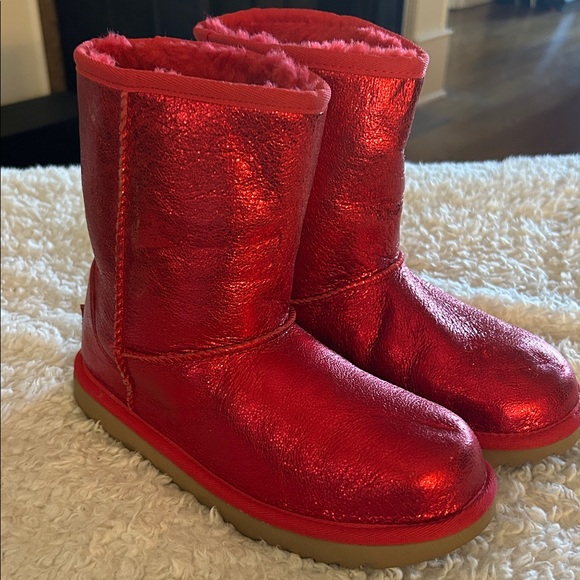 UGG Shiny Red Big Kids Boots